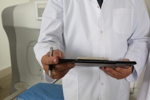 Jak zbadać tarczycę? Rodzaje badań tarczycy